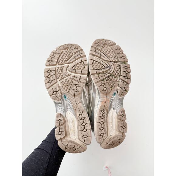 New balance 1906r white and green tennis shoes - size 10W - Picture 3 of 5